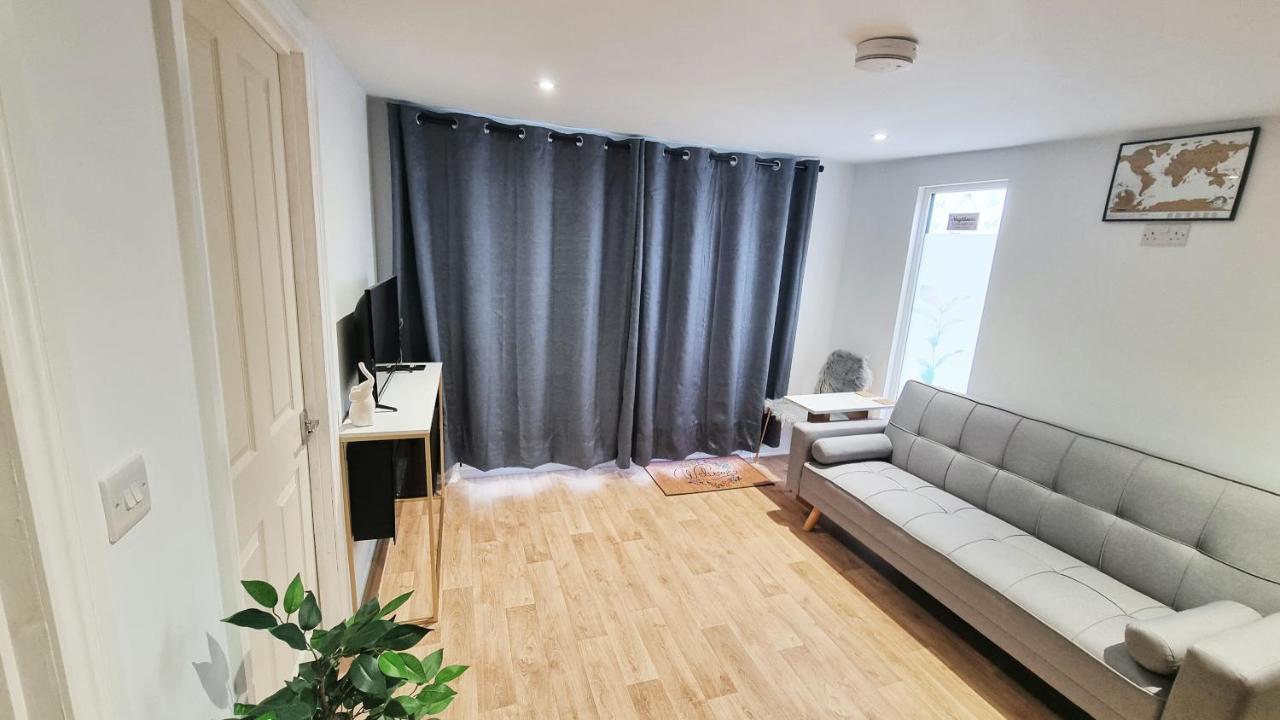 Willa T-I-G-H The Coziest Place Wifi & Netflix Near Roundhay Leeds  Zewnętrze zdjęcie